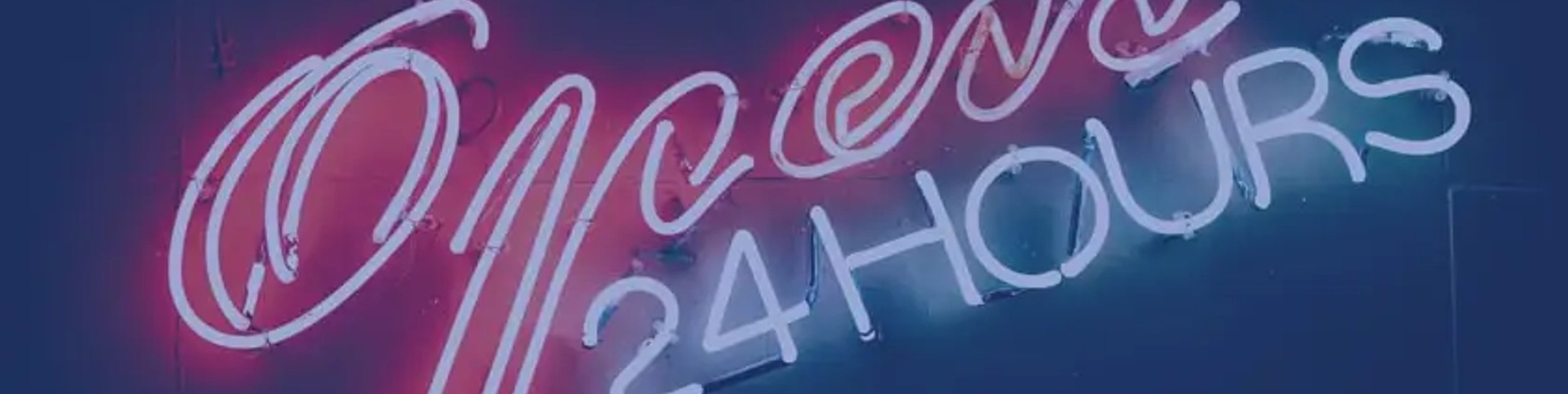 Банер за вътрешни страници с неонов надпис ‘Open 24 Hours’ – символ на непрекъснато обслужване и модерен стил.