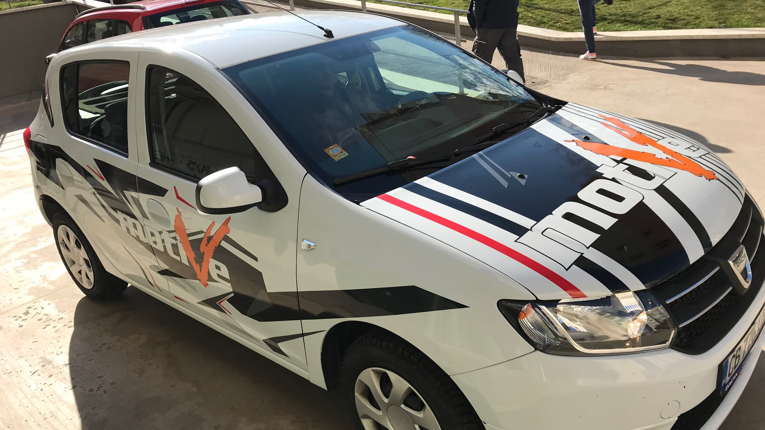 Цялостно брандиране на служебен автомобил с рекламно фолио...